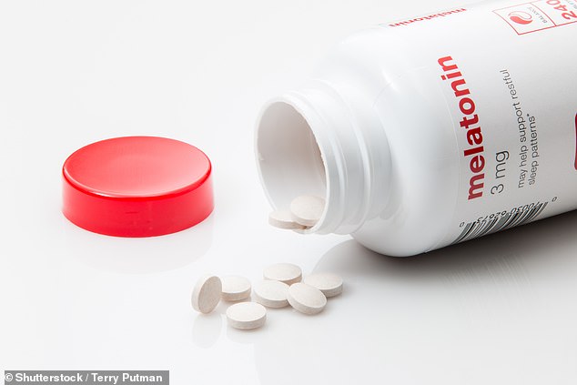 Melatonin ist in den USA zu einem beliebten Schlafmittel geworden, und obwohl die gelegentliche Anwendung unbedenklich ist, befürchten einige Experten, dass die regelmäßige Anwendung mit einem erhöhten Risiko für Demenz oder früher Sterblichkeit verbunden sein könnte