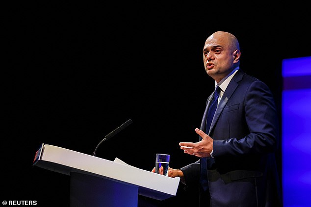 Gesundheitsminister Sajid Javid (im Bild heute auf der Frühjahrstagung der Konservativen Partei in Blackpool) sagte, das Medikament werde eine „Rettungsleine“ für Menschen mit dieser seltenen Form von Lungenkrebs sein