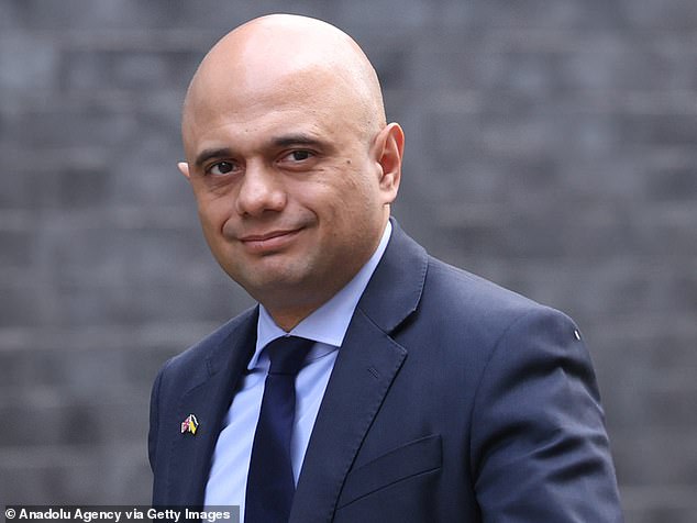 Der Gesundheitsminister Sajid Javid kündigte am Wochenende an, dass er einen Zaren für die Hormonersatztherapie ernennen werde, um zu versuchen, das Problem anzugehen, und sagte, er werde dringend ein Treffen mit Lieferanten einberufen, um zu prüfen, wie wir zusammenarbeiten können, um die Versorgung zu verbessern lang- und kurzfristig¿