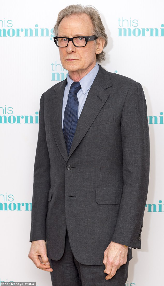 Unter den Betroffenen ist auch der Schauspieler Bill Nighy (oben).  Britische Mediziner, die die Anwendung von Adalimumab bei Handdeformit&auml;ten testeten, sagten, sie seien von der Wirksamkeit des Medikaments erstaunt.  Das Medikament ist ein starker Entz&uuml;ndungshemmer, der bereits h&auml;ufig zur Behandlung von rheumatoider Arthritis eingesetzt und alle drei Monate als Injektion verabreicht wird