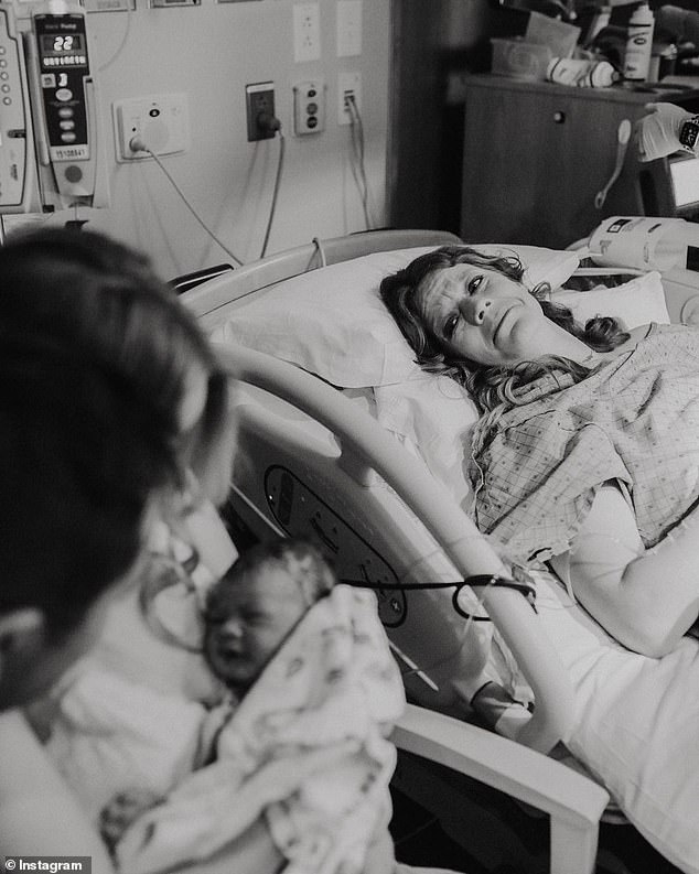 Kaitlyn, die in El Paso, Texas, lebt, leidet an Endometriose und hatte drei Jahre lang Probleme, schwanger zu werden, als sie sich 2019 einer IVF unterzog