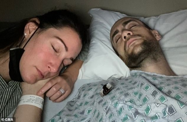 Di Laura (rechts) durchlief zunächst eine siebenmonatige Chemotherapie und zwei bedeutende Operationen.  Es wurde festgestellt, dass die Behandlung eine begrenzte Wirksamkeit hat