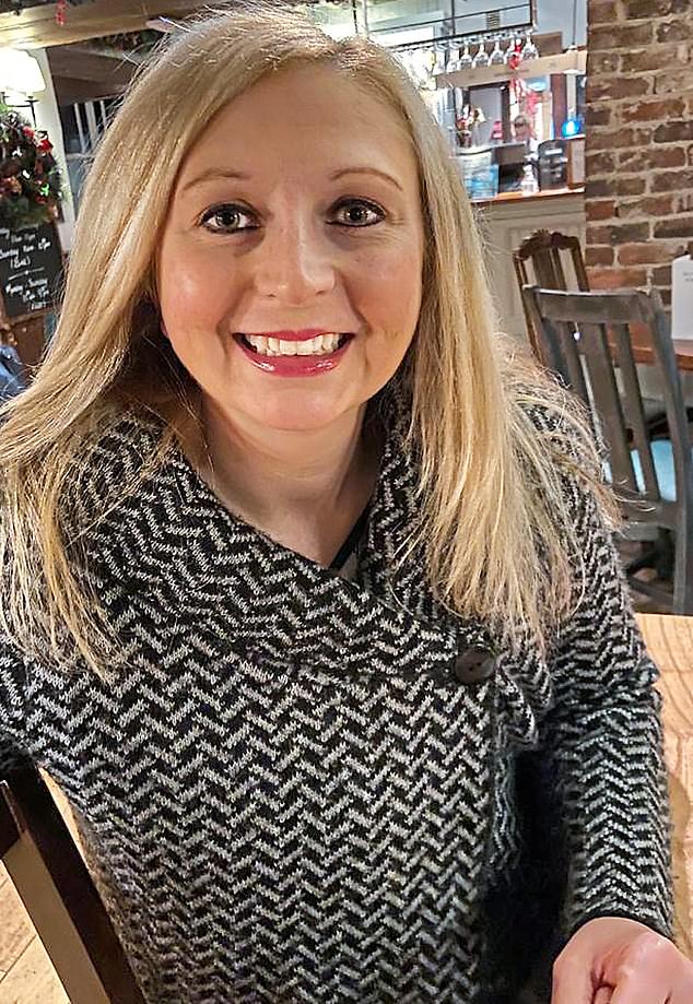 Eine Patientin, die von Trodelvy profitiert, ist Karen Corrigan (oben), 42, aus Nottingham, bei der im Januar 2018 dreifach negativer Brustkrebs diagnostiziert wurde, nachdem sie einen Knoten in ihrer linken Brust gefunden hatte