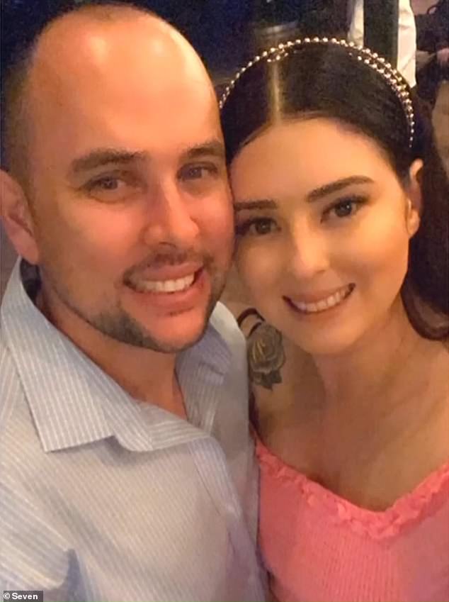Die 32-jährige Mutter von drei Kindern teilt die „winzige“ Veränderung, die sie auf ihrem Rücken bemerkte und die anzeigte, dass sie KREBS hatte – während sie andere junge Australier warnte, ihre Haut zu überprüfen