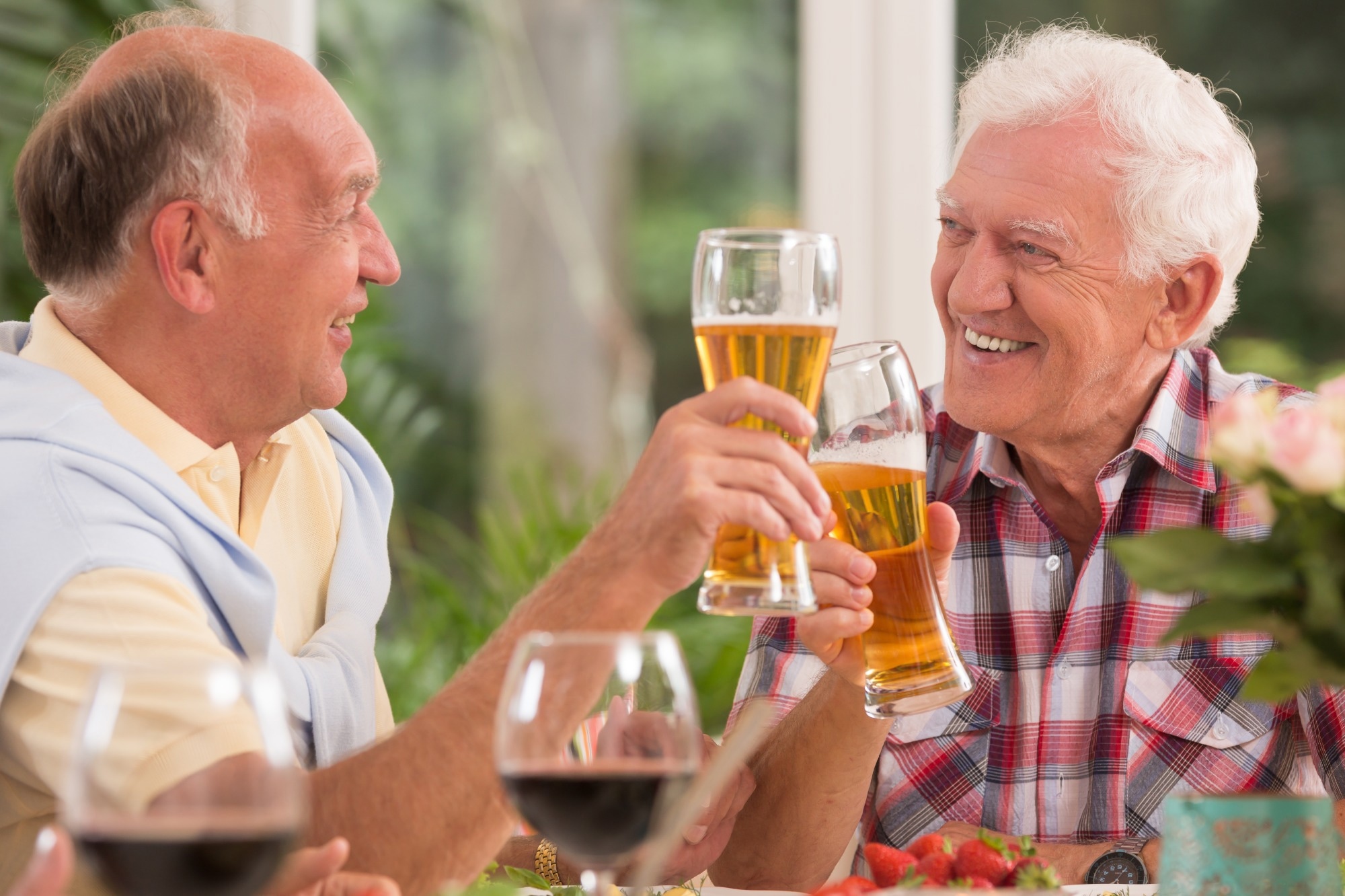 Erhöhtes Risiko für Demenz jeglicher Ursache bei Menschen, die auf Alkohol verzichten