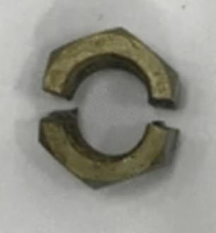 Die Ärzte sagten, dass die Stahlmutter (abgebildet), die innen 2,7 cm (1 Zoll) und außen 4,1 cm (1,6 Zoll) breit war, „den Penisschaft fest einschließt“, was zu Schwierigkeiten beim Wasserlassen und einem verminderten Gefühl in seinen Genitalien führte