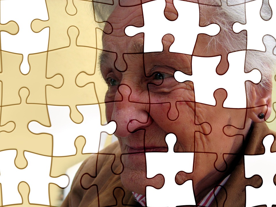 Wenn Demenz die Persönlichkeit verändert: Fünf frühe Anzeichen erkennen